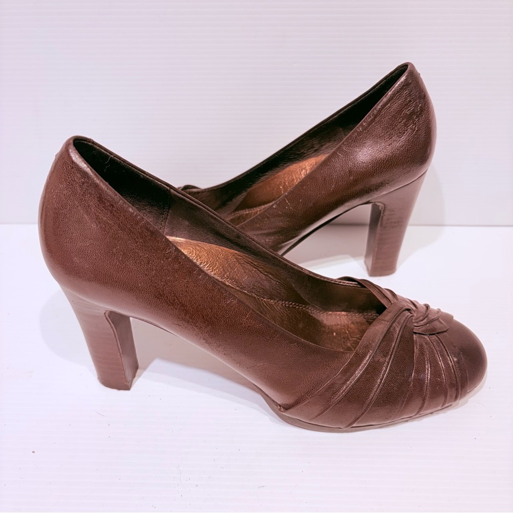 HUSH PUPPIES Brown Heeled Round Toe Shoes - Size 8